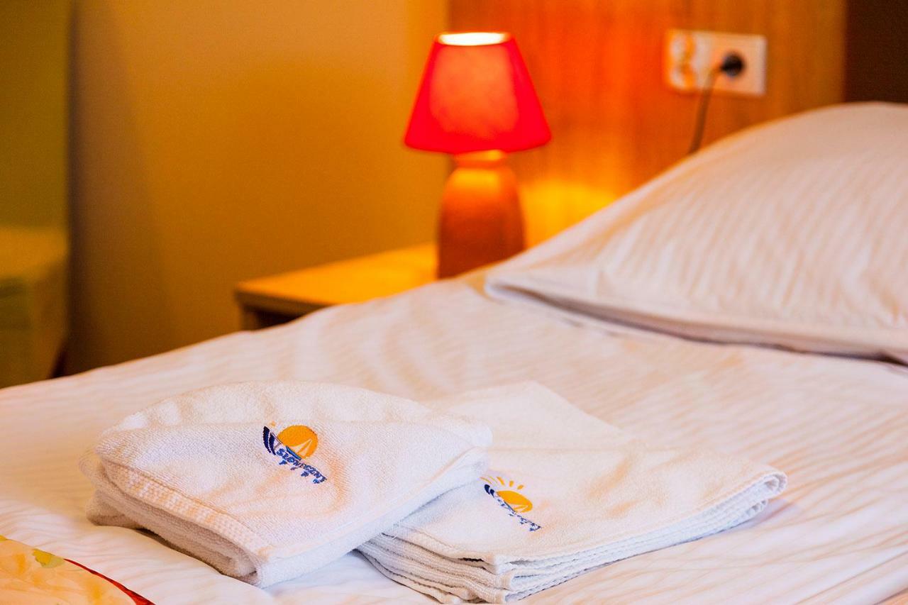 Sloneczny Port Bed & Breakfast Mikołajki Bagian luar foto